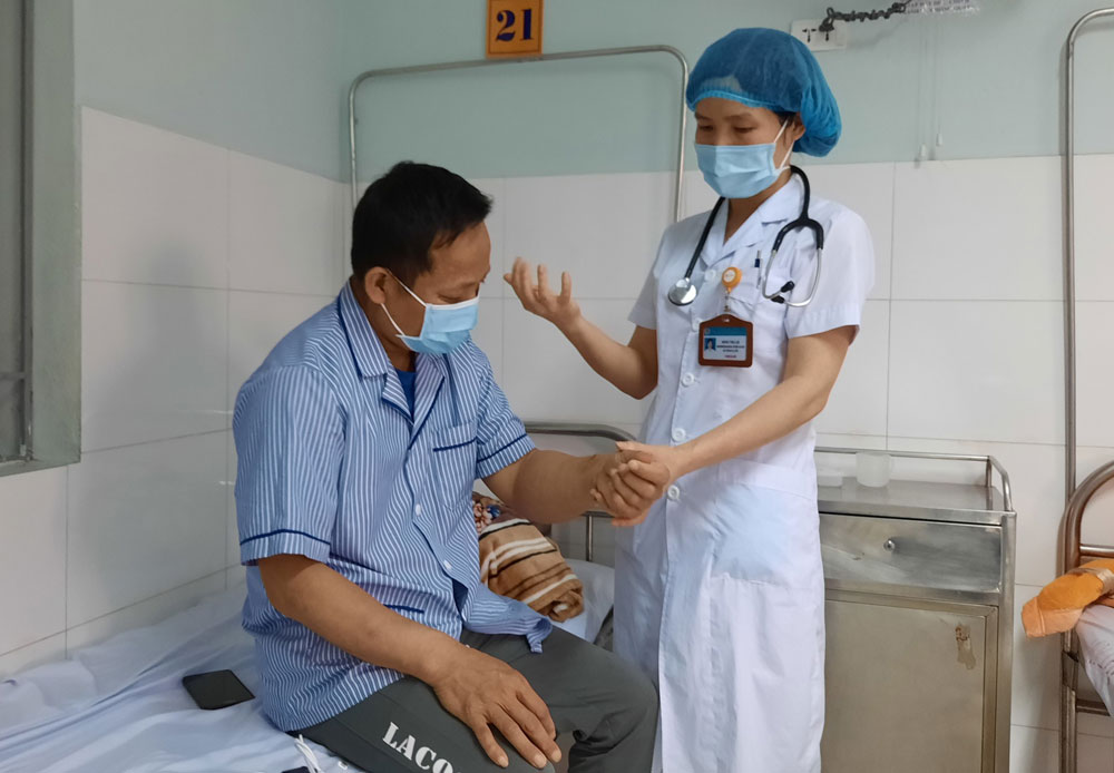 Chữa thoái hóa khớp bằng phương pháp thuốc nam h Chữa thoái hóa khớp bằng phương pháp thuốc nam h