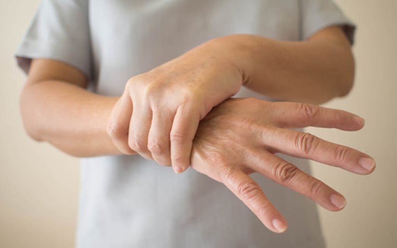 Nguyên nhân tê ngón tay cái – Những điều bạn chưa biết để phòng tránh và điều trị hiệu quả